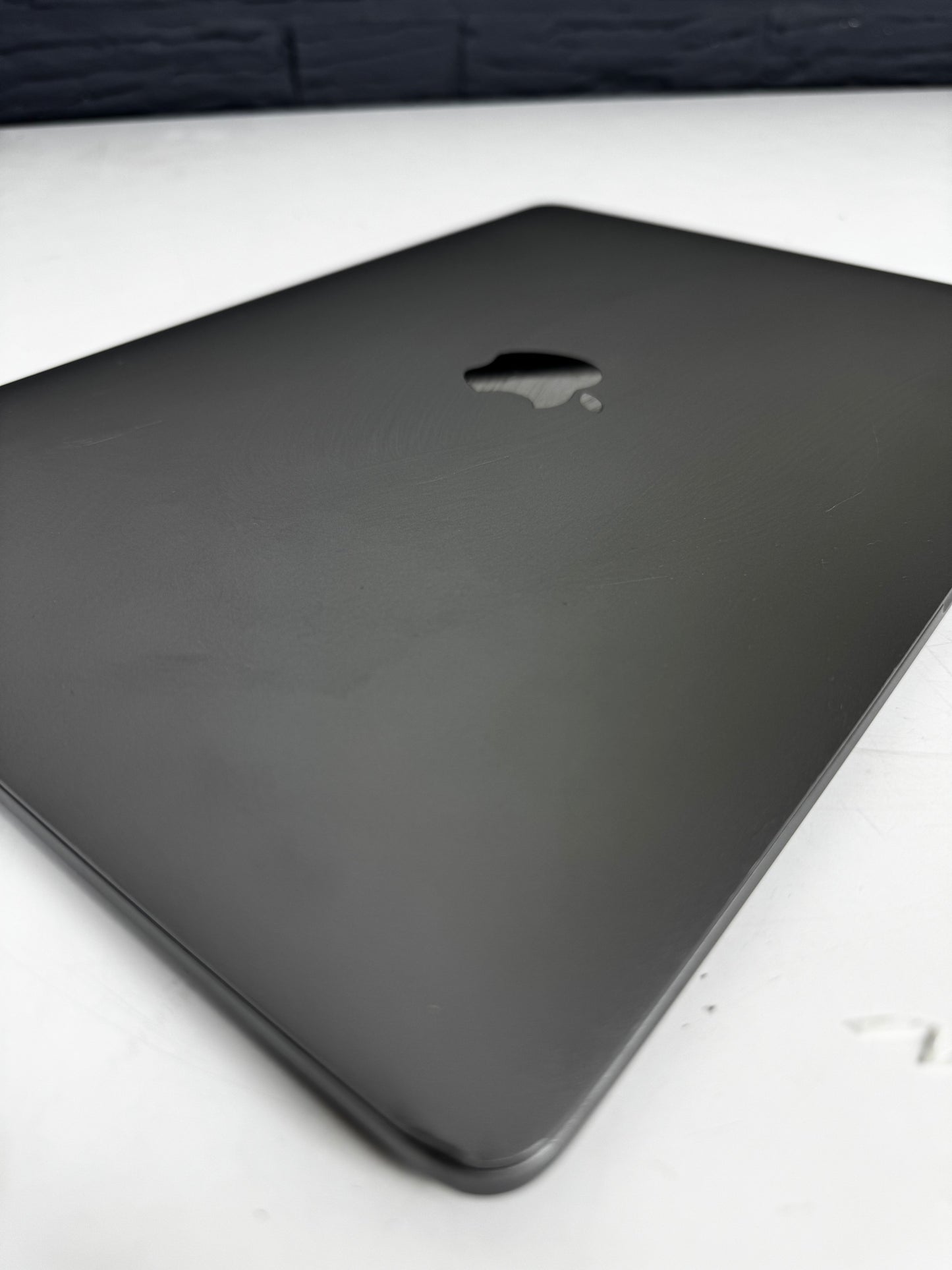 MacBook Pro 13-inch (2018) – 16GB / 256GB – Gebruikt