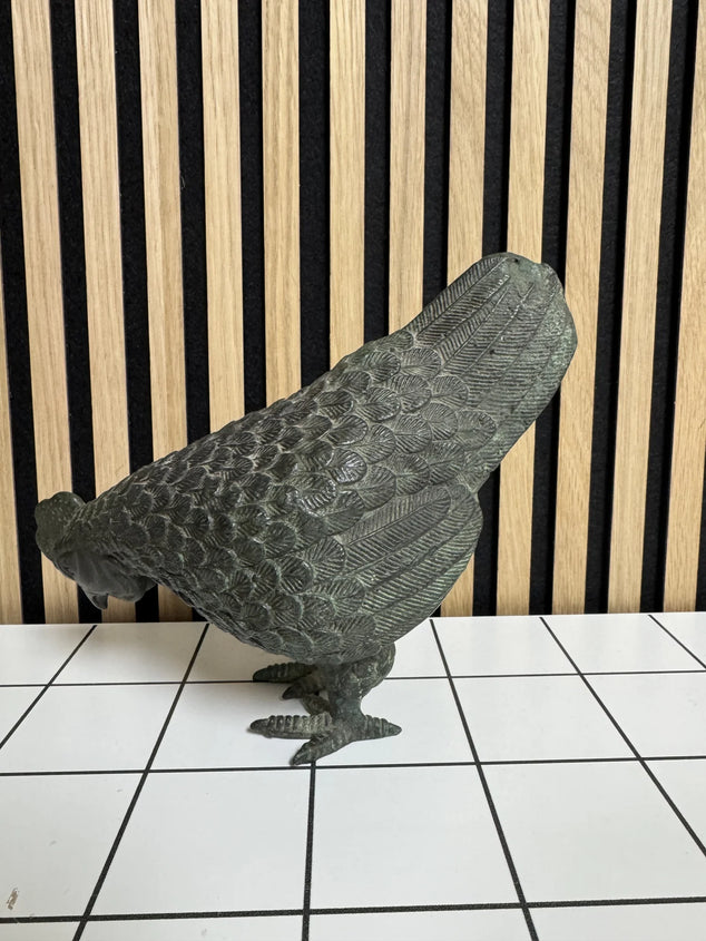 Bronzen kippen beeld