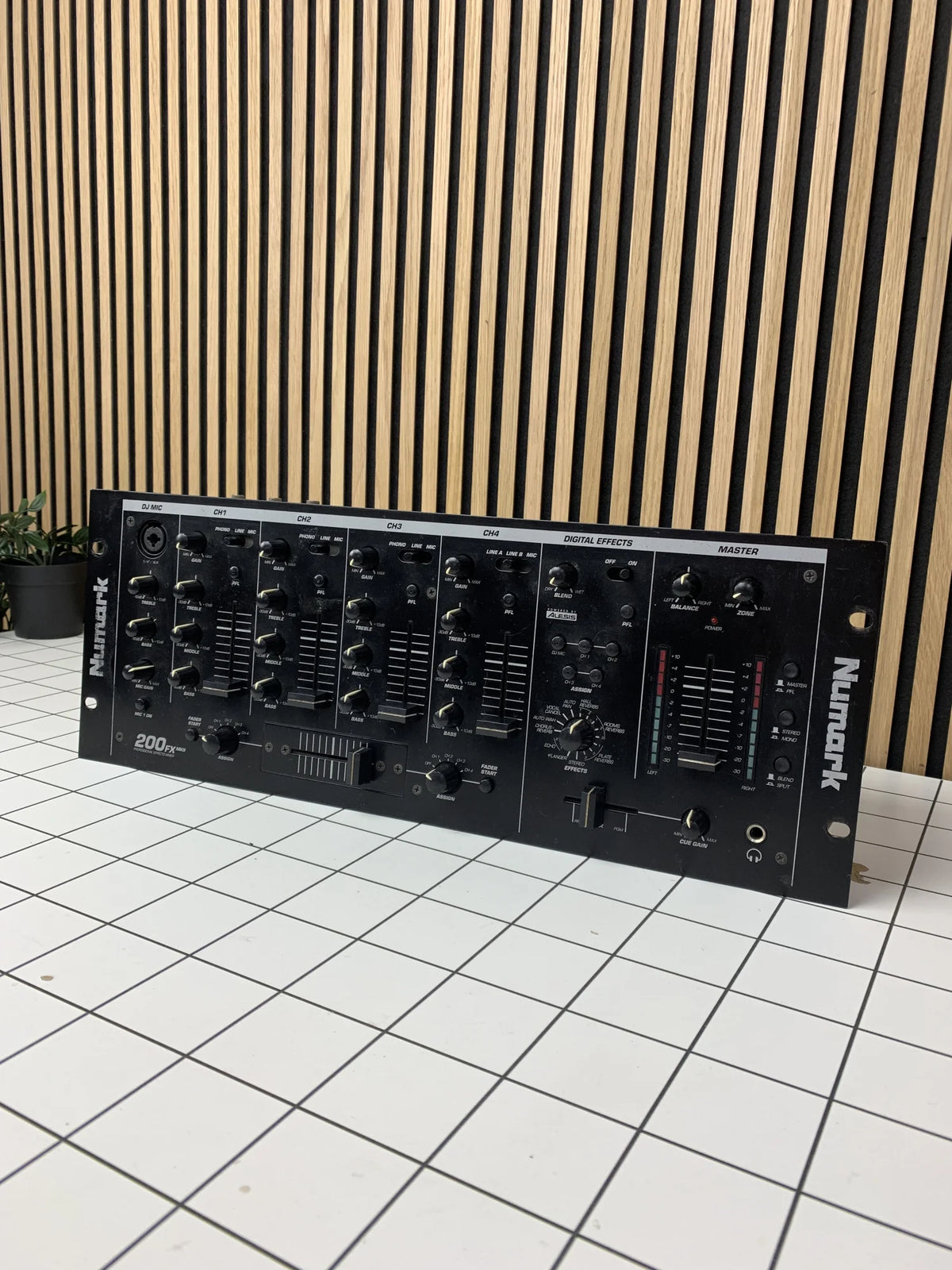 Numark 200FX MKII - 4 Channel Effects Mixer