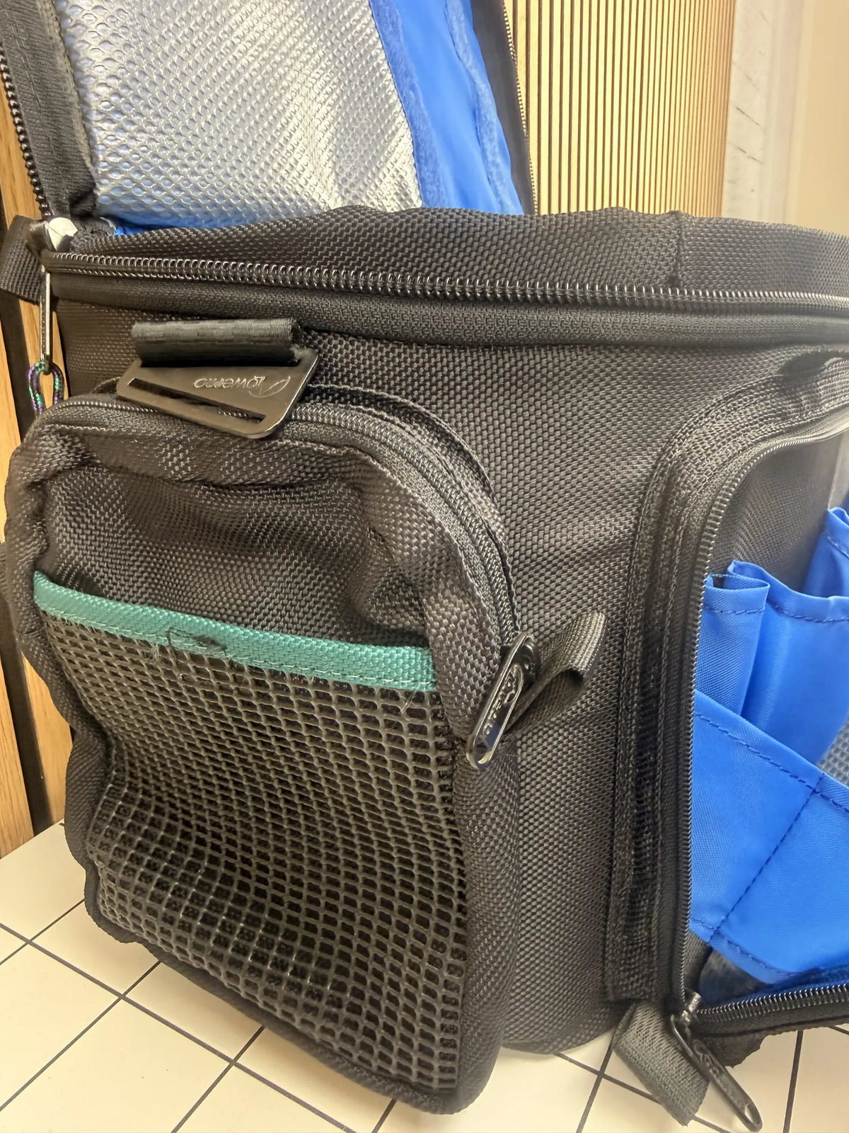 compact AW camera tas