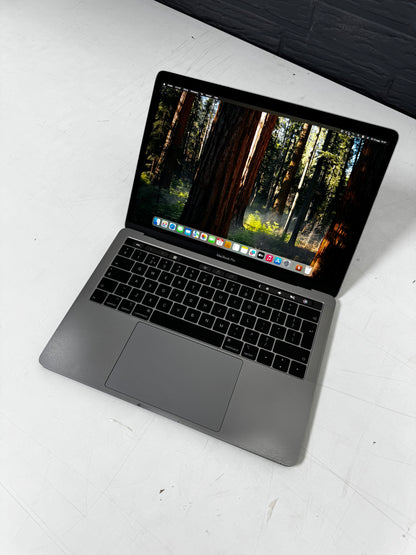 MacBook Pro 13-inch (2018) – 16GB / 256GB – Gebruikt
