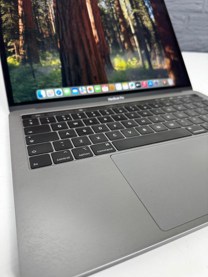MacBook Pro 13-inch (2018) – 16GB / 256GB – Gebruikt