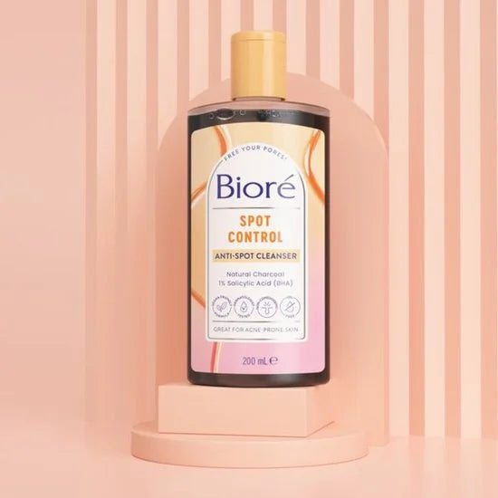 Bioré Houtskool Anti-Puistjes Cleanser 200 ml