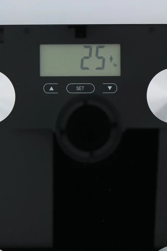 Grundig Weegschaal - met Lichaamsanalyse - Geheugen voor 12 Personen - Max 180 Kg - Glas - Zwart